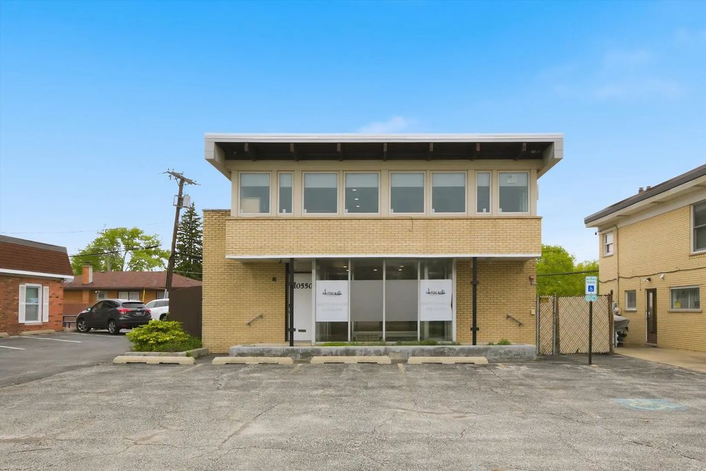 10550 W Cermak Road, Westchester