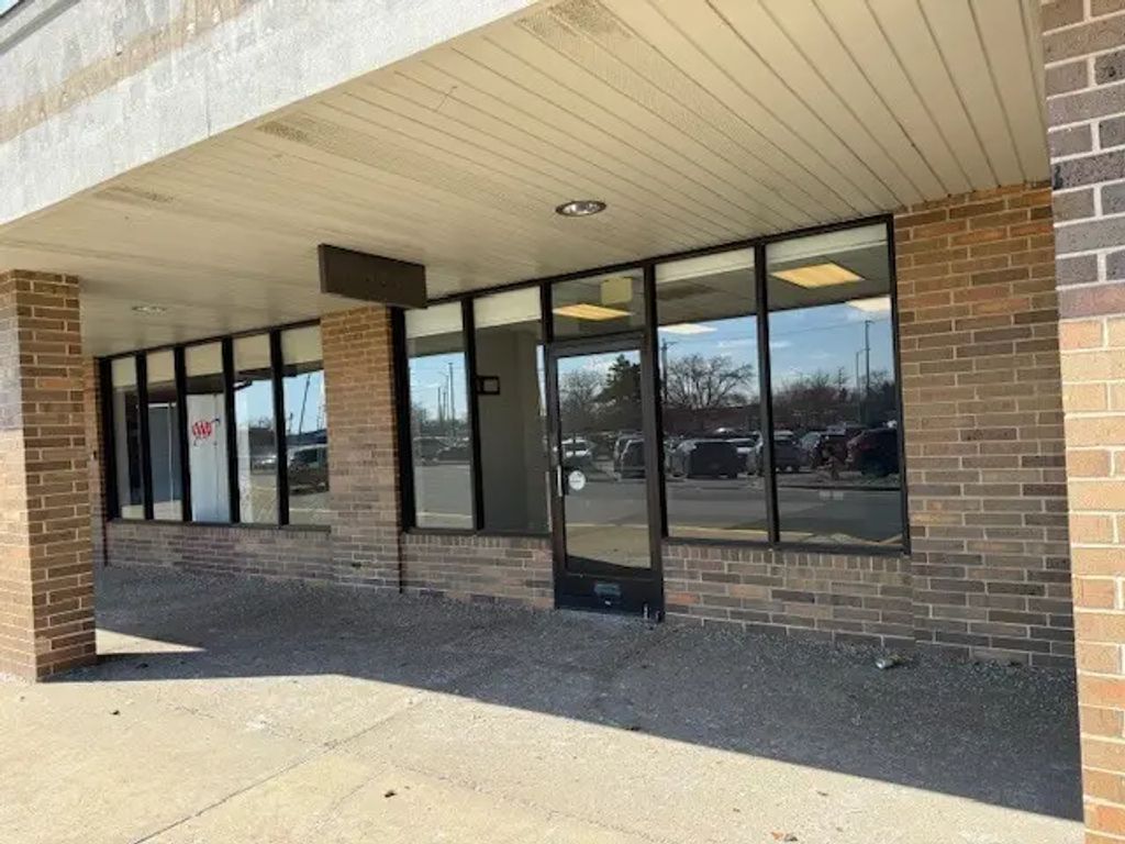 1832 S Arlington Heights Road, Arlington Heights