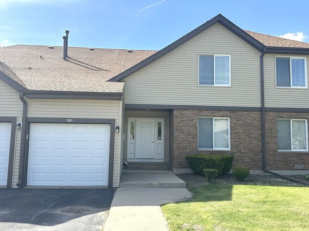 1511 Longwood Drive 1511, Sycamore
