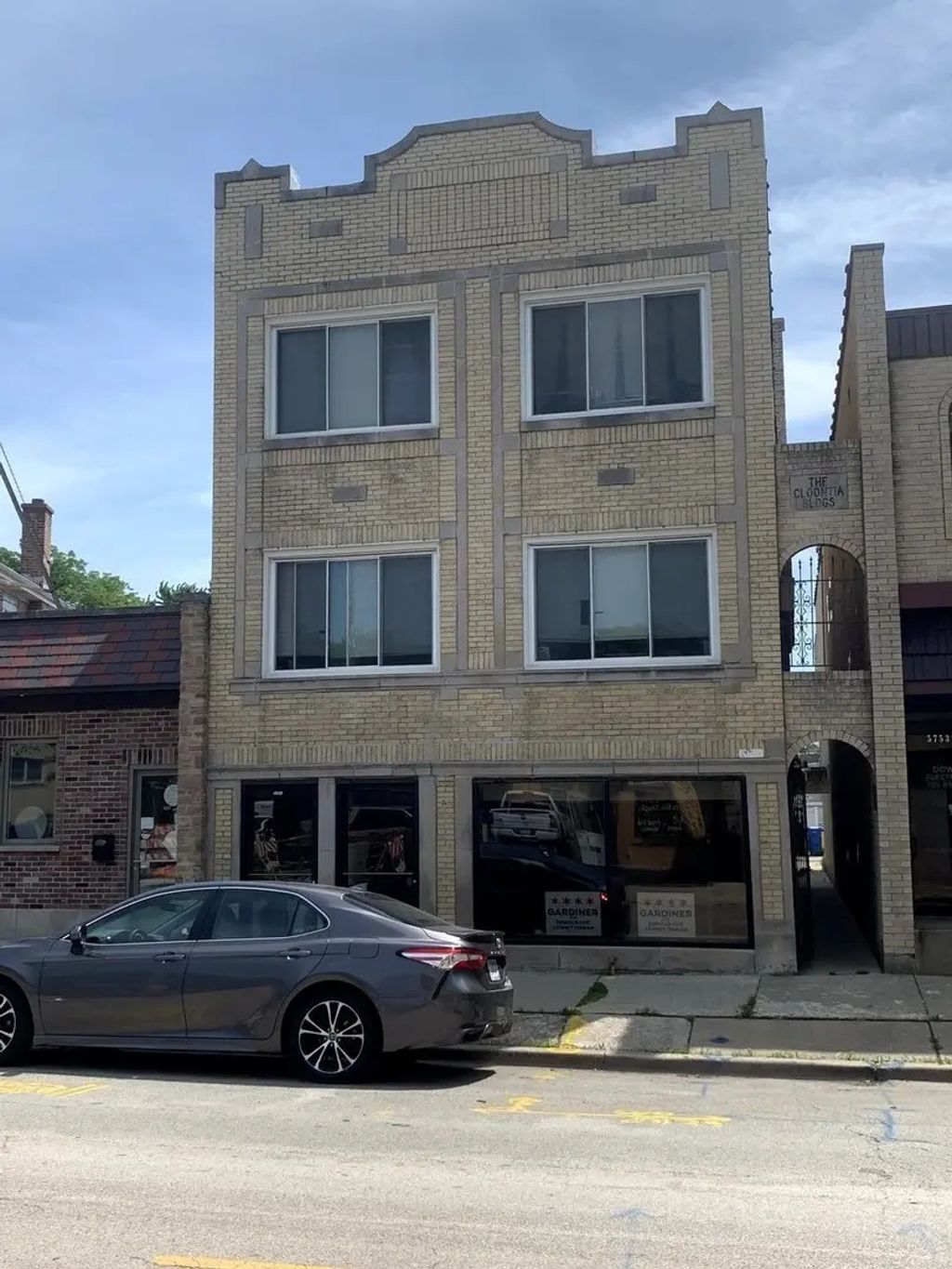 5751 W Higgins Avenue 1s, Chicago