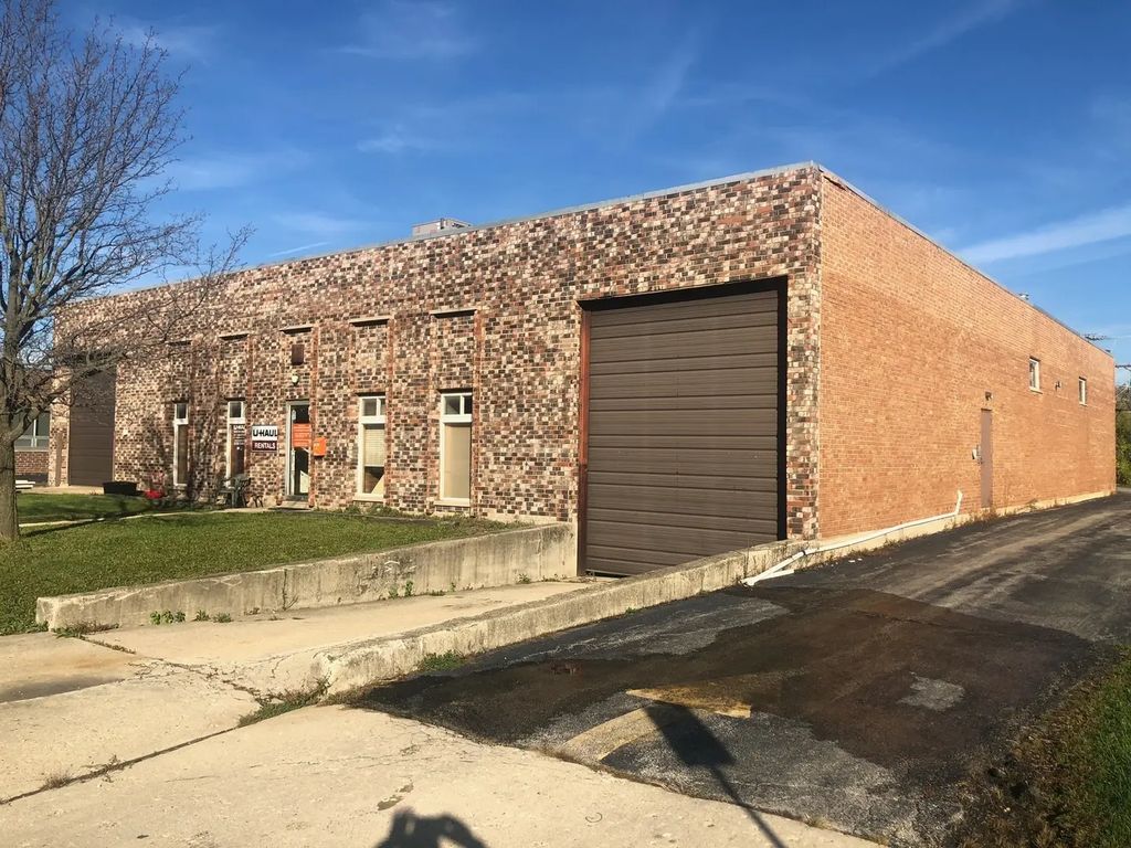 1706 W Armitage Court, Addison