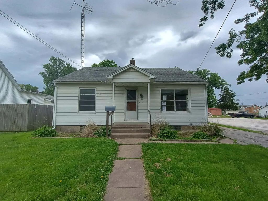120 E Adams Street, Rushville
