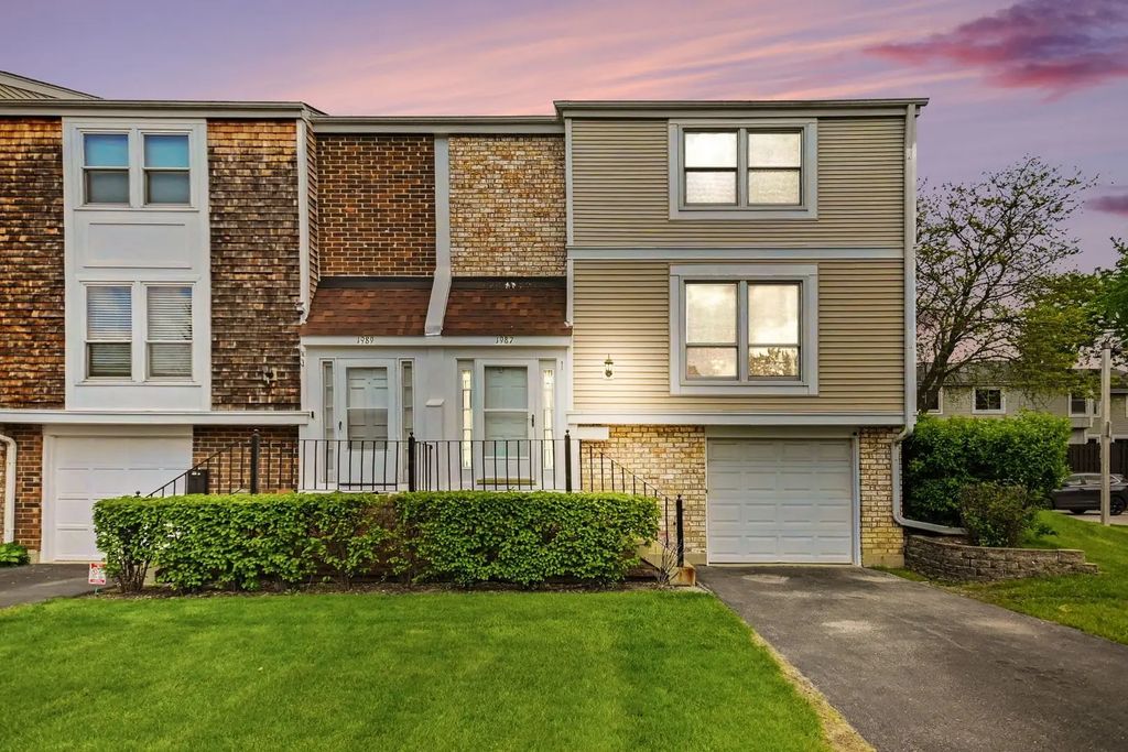 1987 Oxford Lane, Hoffman Estates