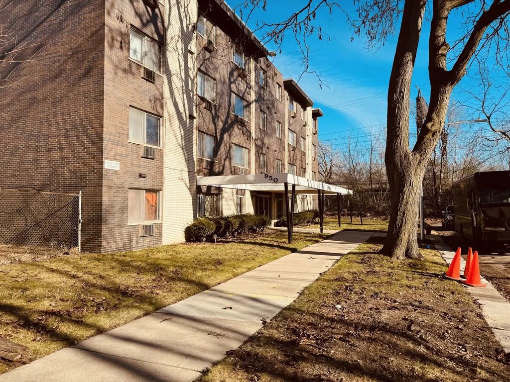 950 E 86th Street 105, Chicago