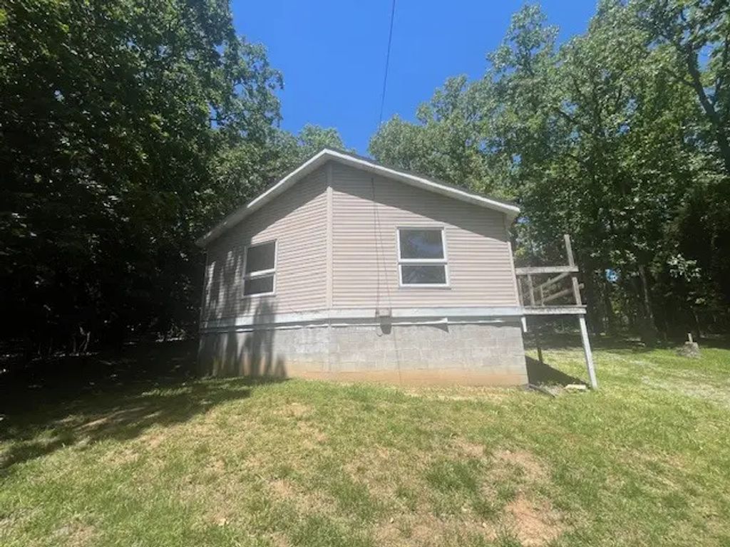 35 Sandy Point, Goreville
