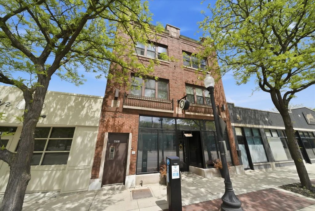 629 W Howard Street, Evanston