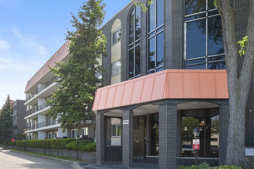 4949 Golf Road 101, Skokie, 60077