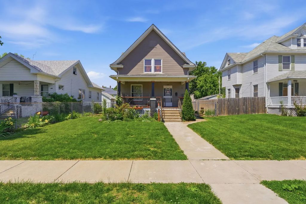 820 W 16th Street, Davenport