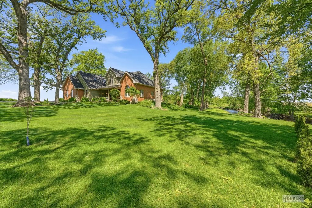 2151 E Us Highway 34, Leland