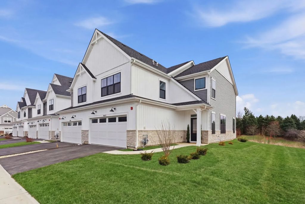 8551 Sperry Court, Woodridge