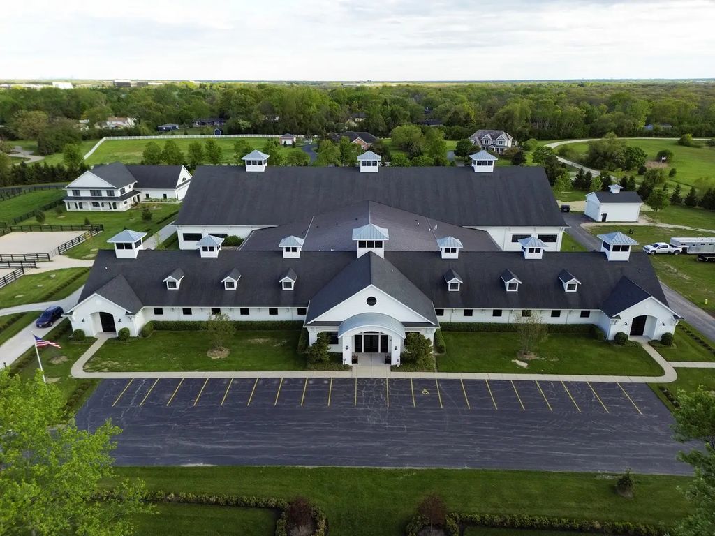 14341 W Old School Road, Libertyville