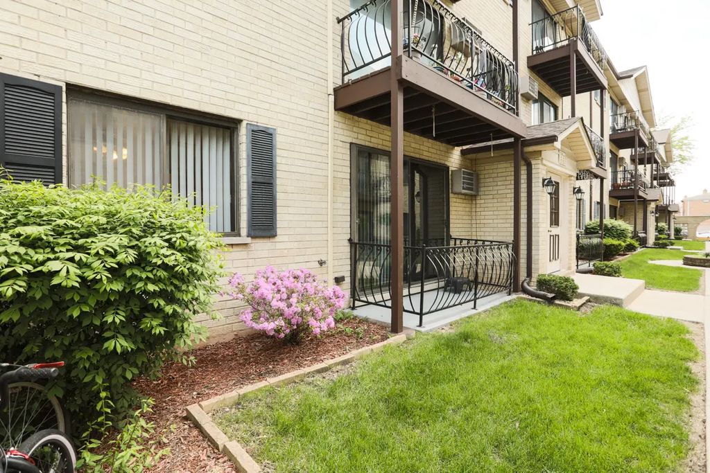 7218 W Wrightwood Avenue 107, Elmwood Park