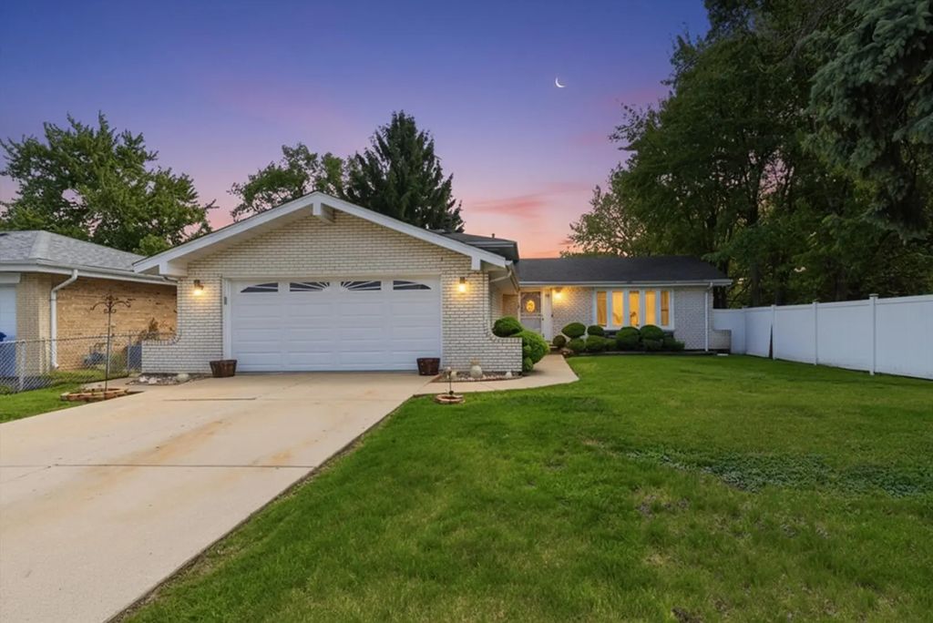 5815 W 87th Place, Oak Lawn