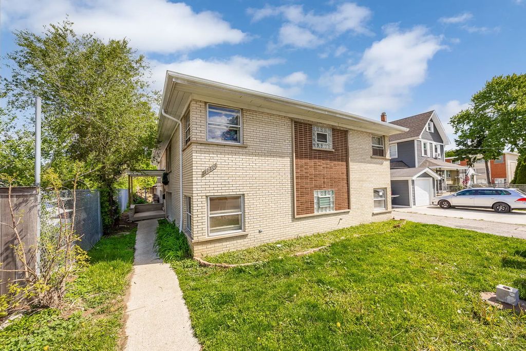 7730 Ogden Avenue, Lyons