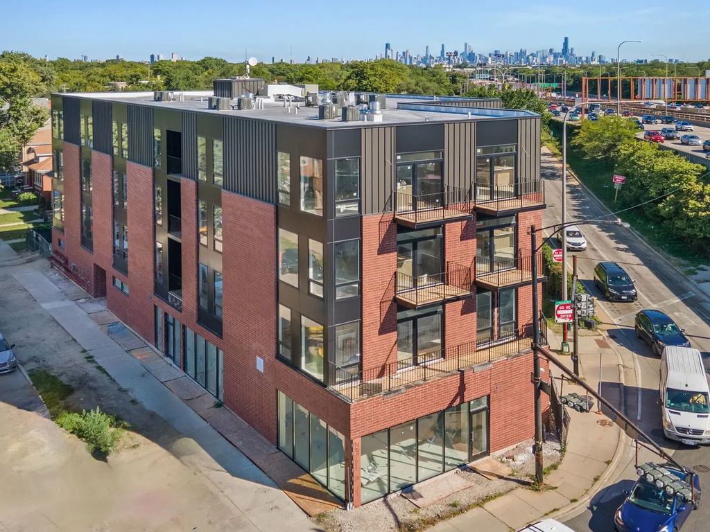 3925 N Pulaski Road, Chicago