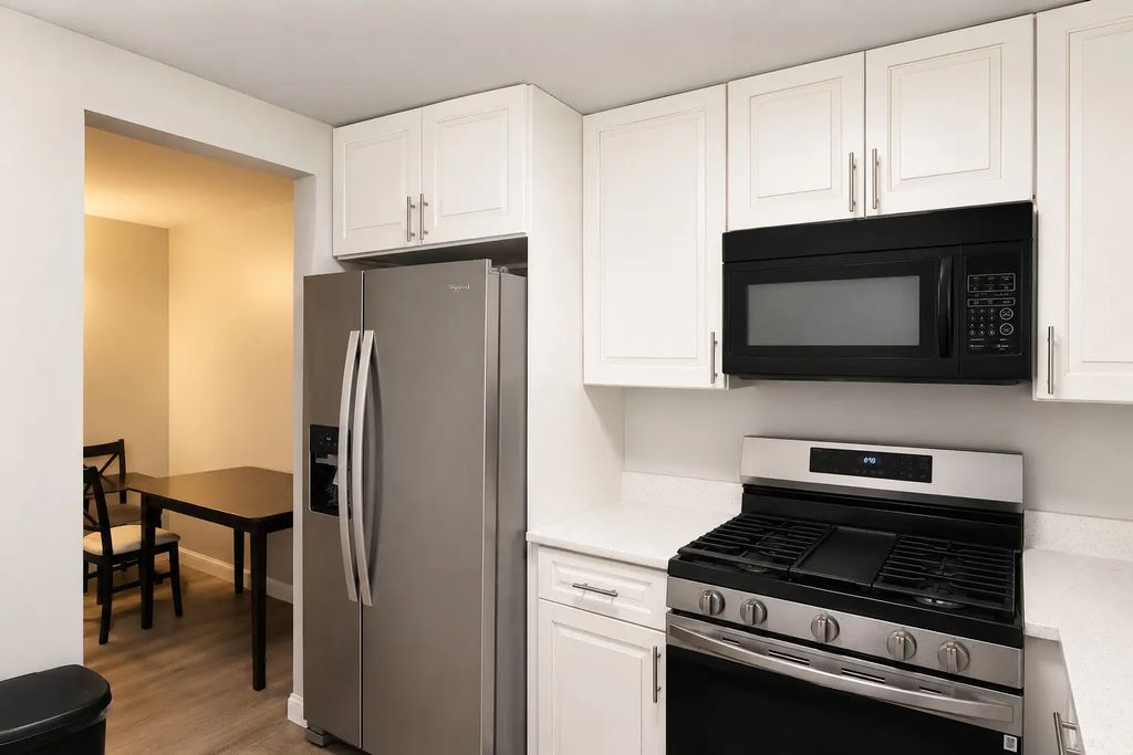 1463 Mercury Drive 219, Schaumburg