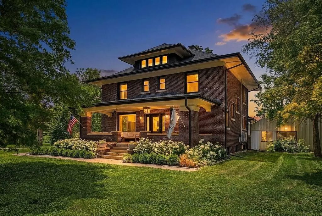 901 S Dunlap Avenue, Savoy