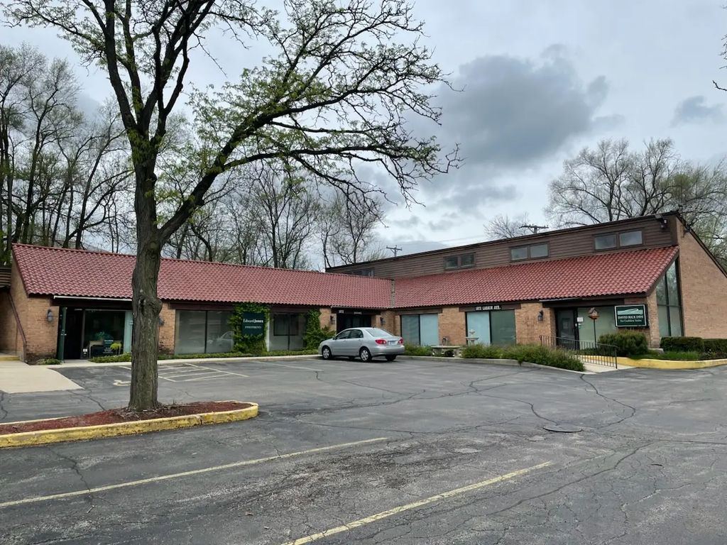 1972 Larkin Avenue, Elgin