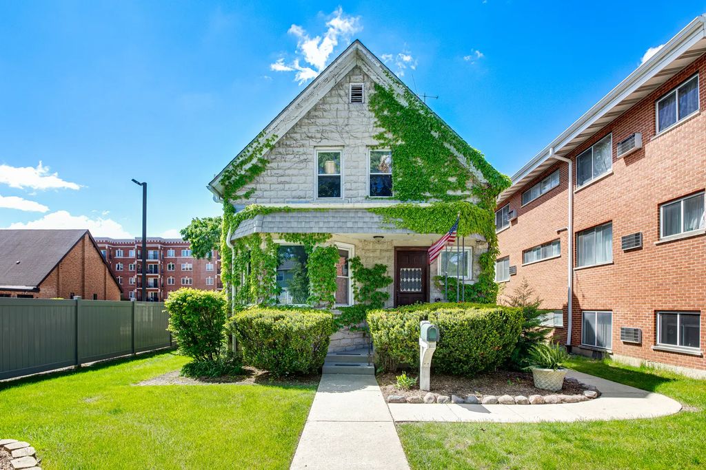 422 W Wesley Street, Wheaton