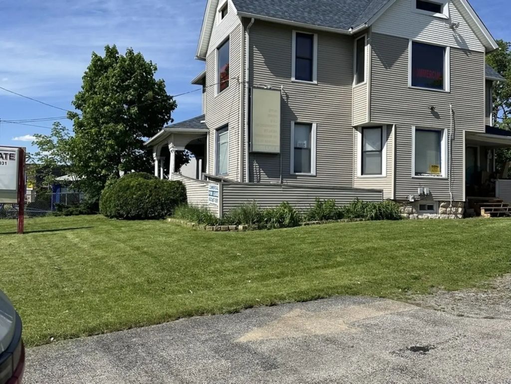 717-727 Lake Street N, Aurora