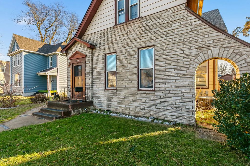 2115 W 4 Street, Davenport
