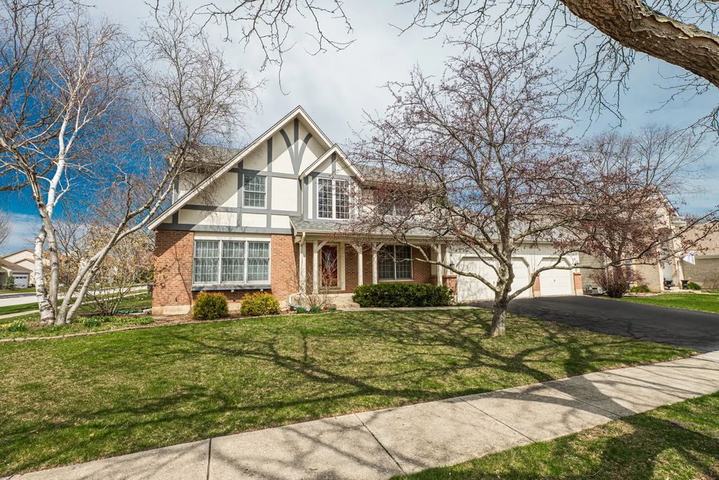 1404 Halifax Drive, Mundelein
