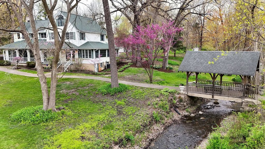 2214 Main Street Road, Spring Grove