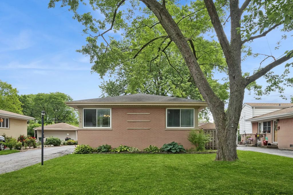 1159 S Mitchell Avenue, Arlington Heights