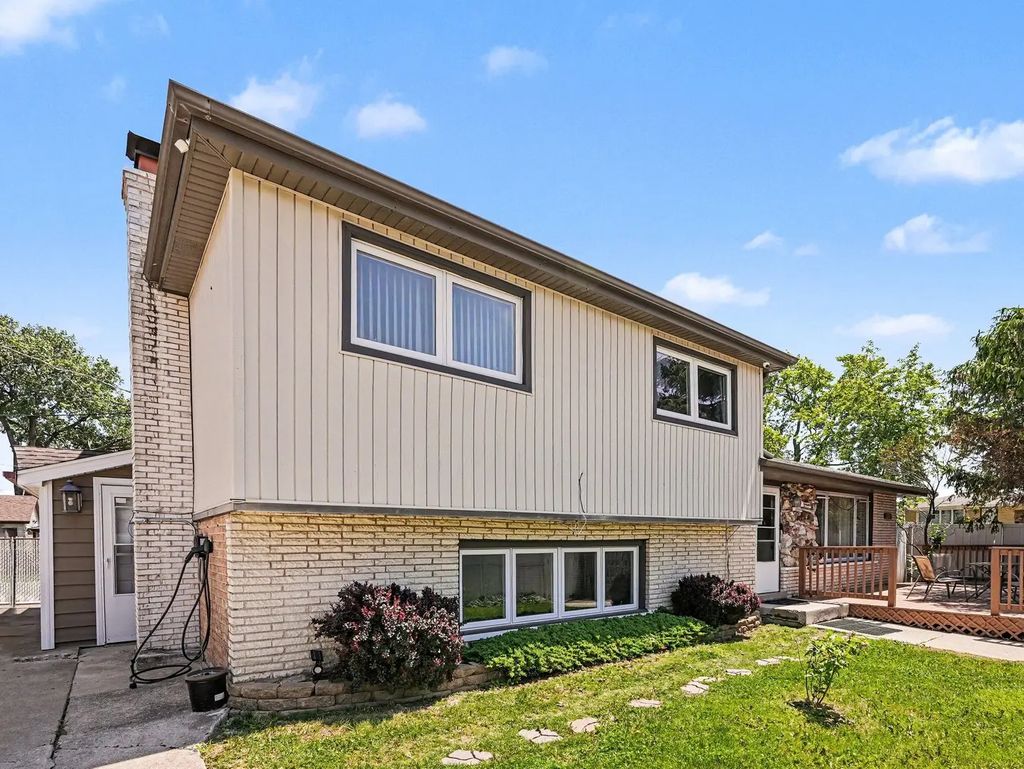 5858 W 88th Place, Oak Lawn