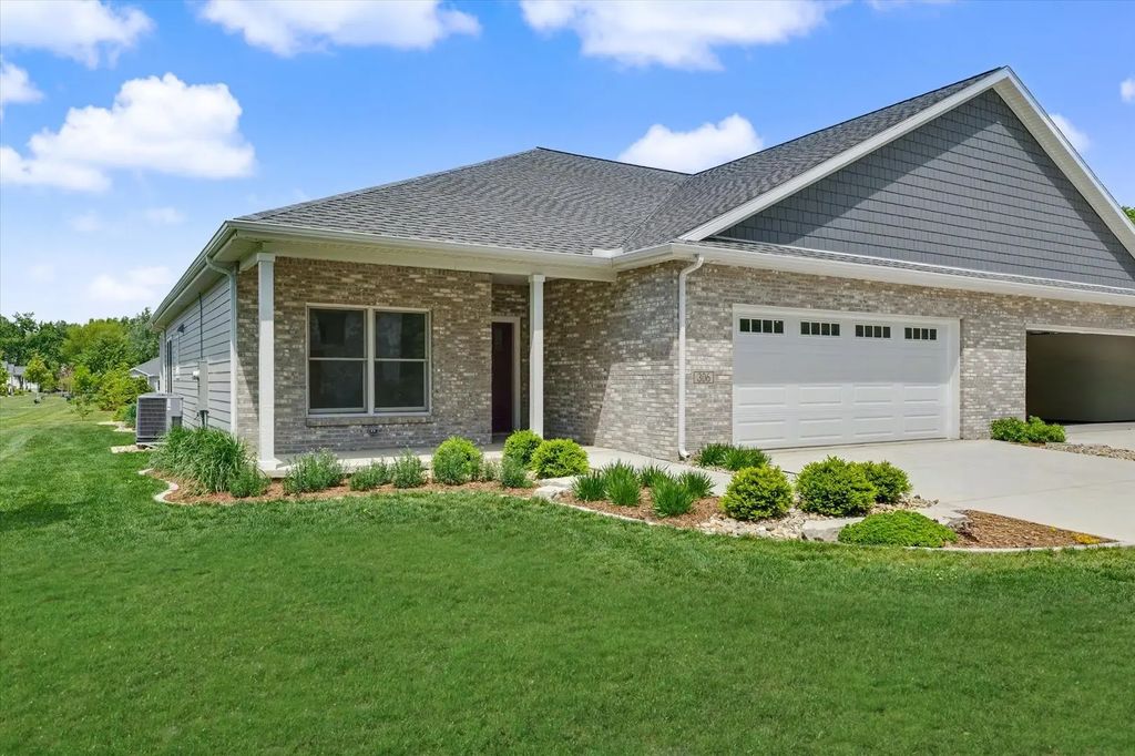 306 E Pine Street, Fairbury