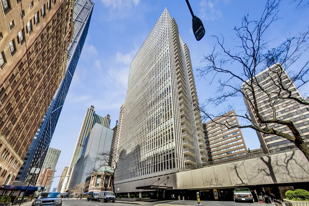 200 E Delaware Place 8c-9c, Chicago, 60611