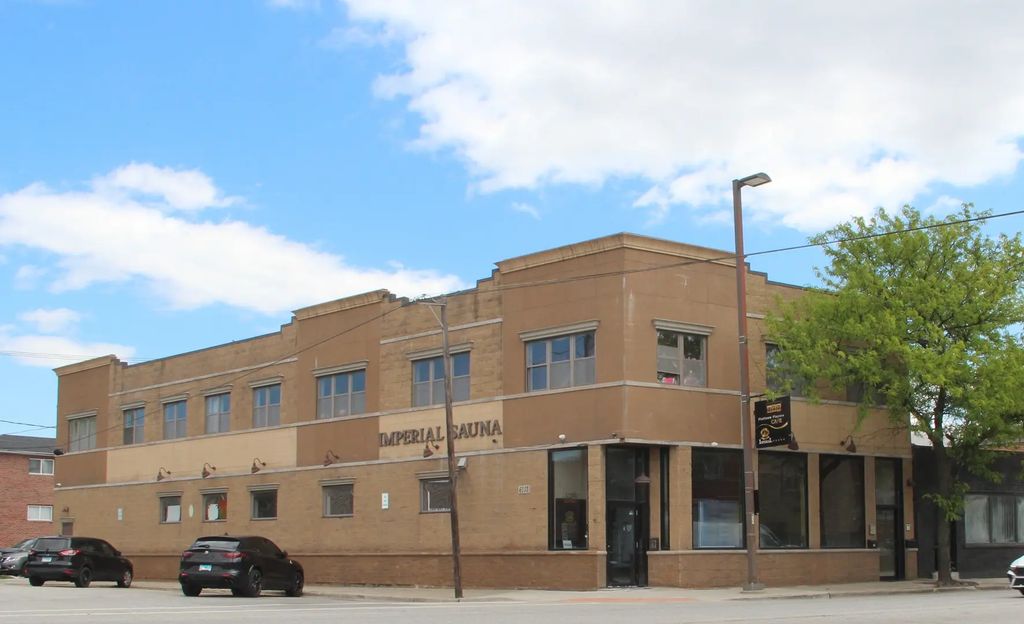6135 S Archer Avenue, Summit