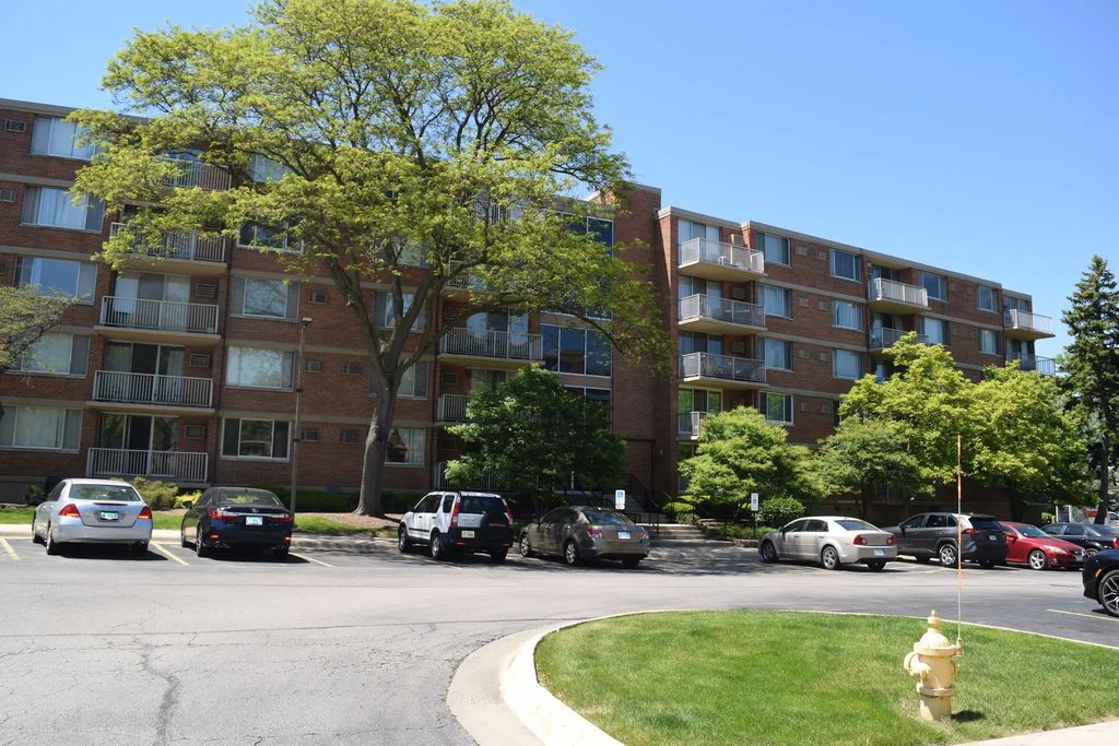 2222 S Stewart Avenue 1h, Lombard