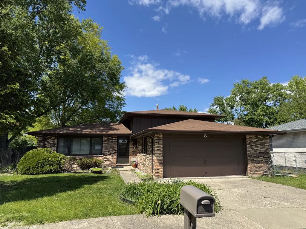 8 Rich Court, Park Forest