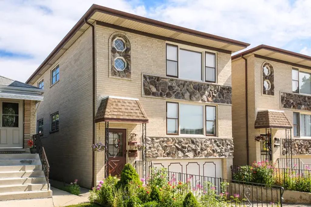 6120 W Eastwood Avenue 2, Chicago, 60630