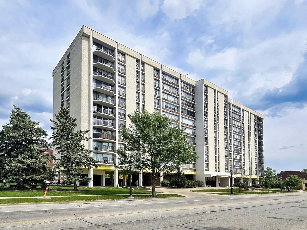 33 N Main Street 10j, Lombard
