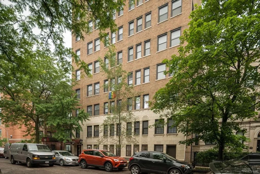 817 W Lakeside Place 208, Chicago