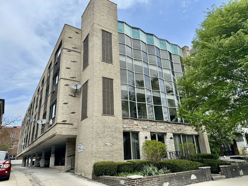 938 North Boulevard 402, Oak Park