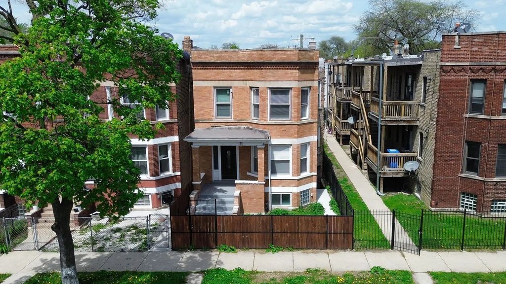4906 W Erie Street, Chicago