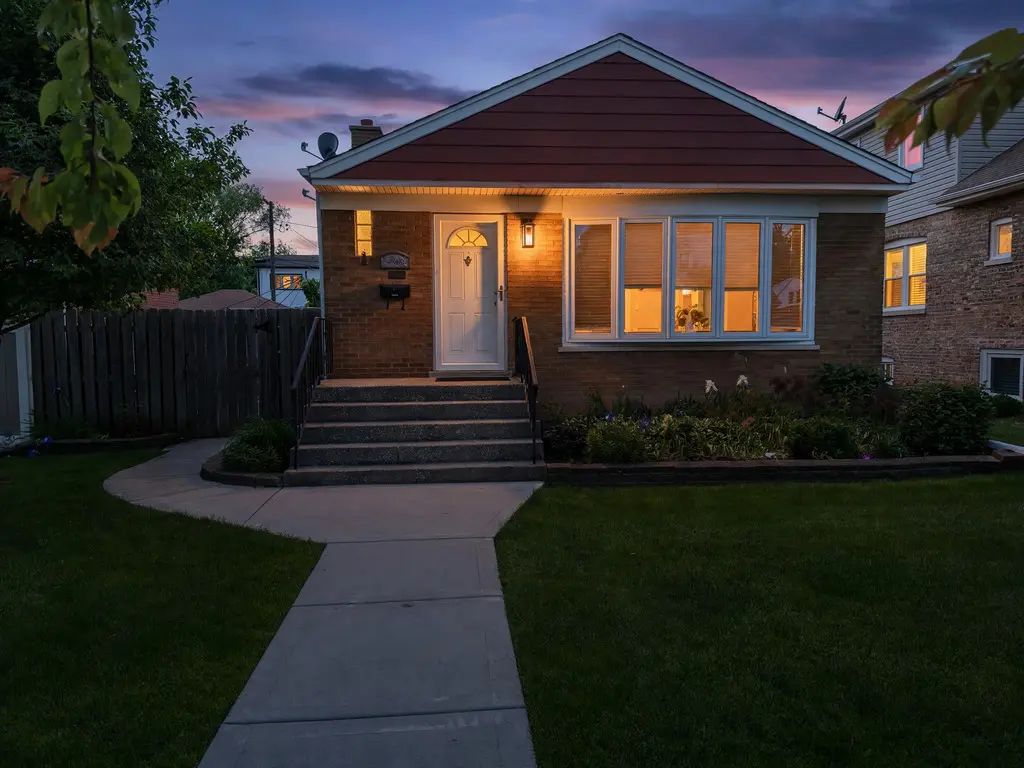 3442 Prairie Avenue, Brookfield