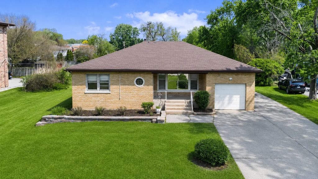 2726 186th Street, Lansing