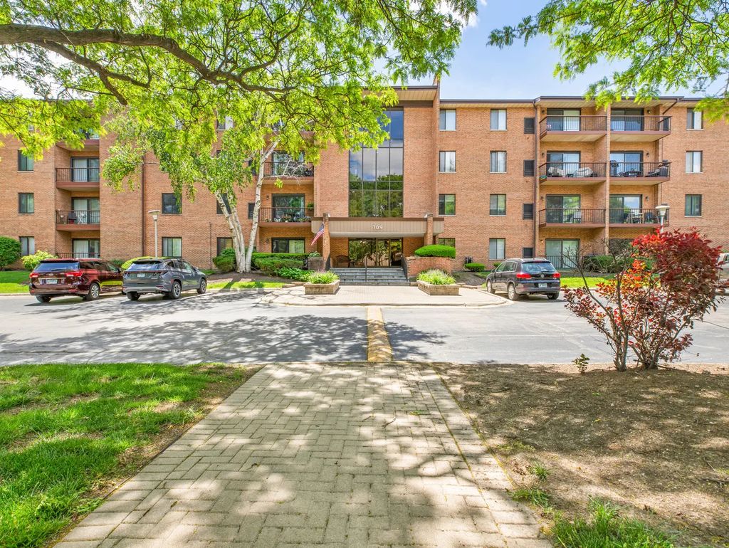 709 79th Street 404, Darien