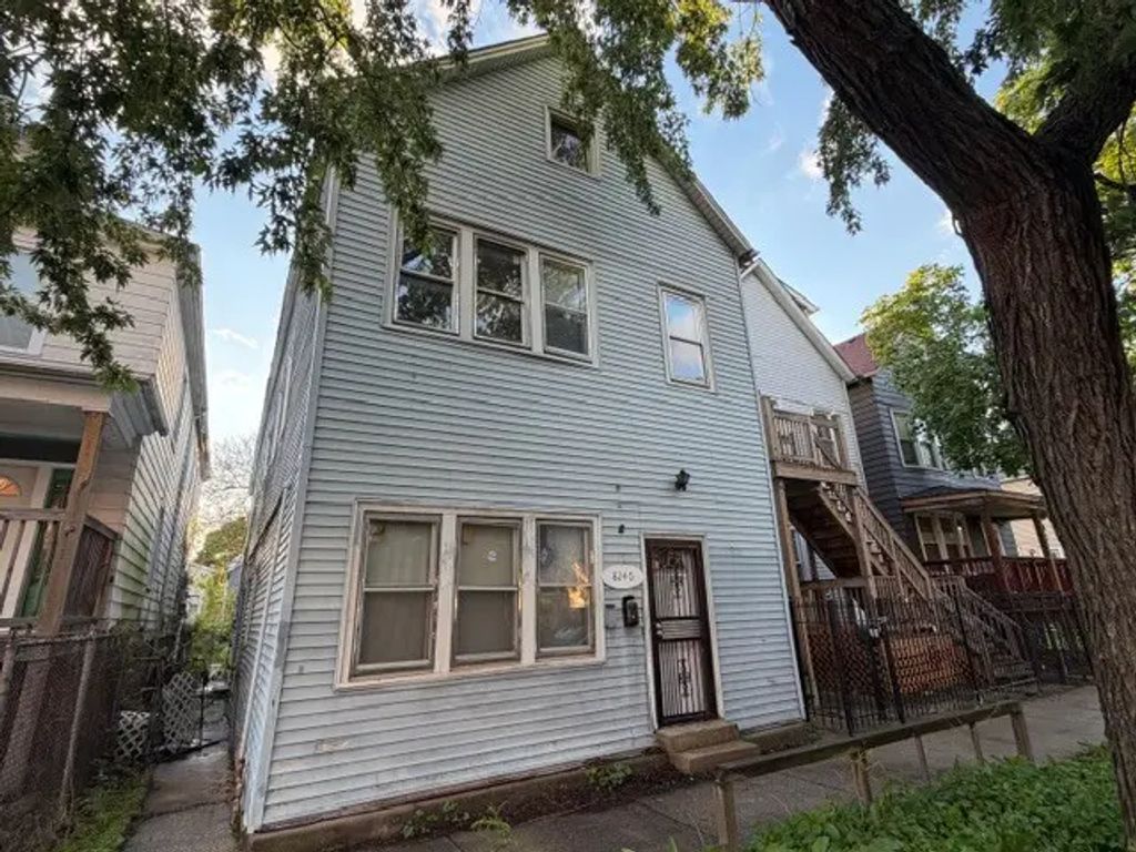 8240 S Houston Avenue, Chicago