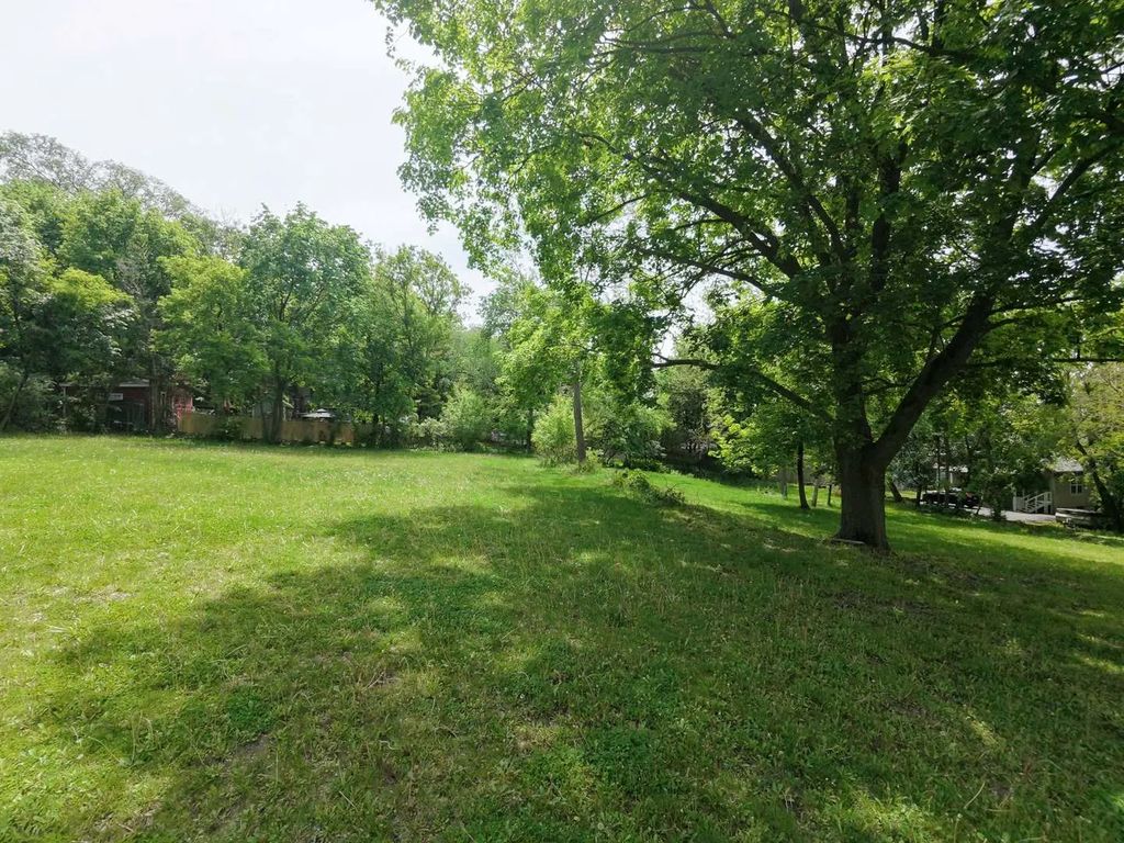 408 Barrington Avenue, East Dundee