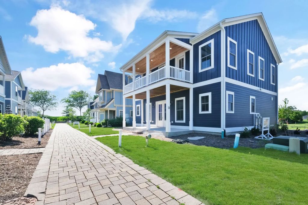 13 Great Loop West Drive, Ottawa