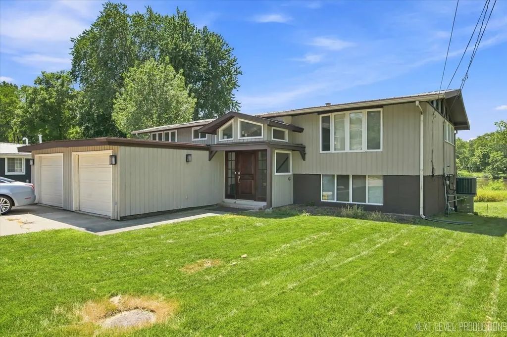 1627 Riverside Avenue, St. Charles