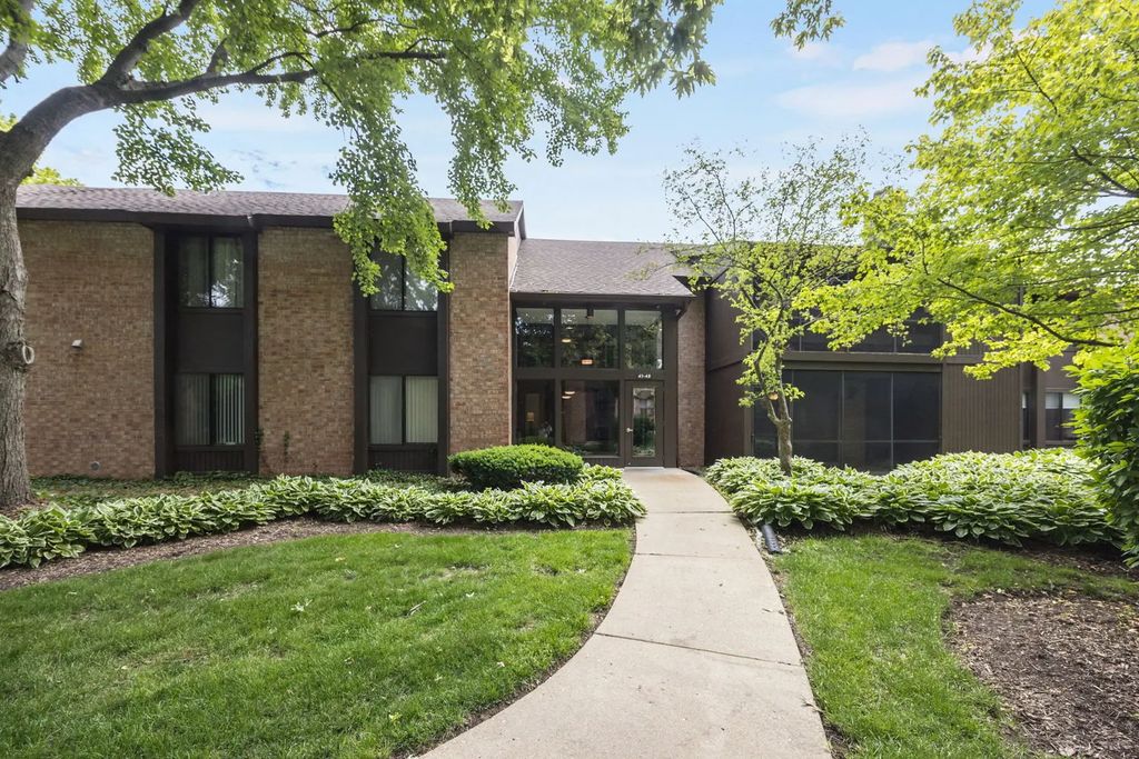 740 Saint Andrews Lane 41, Crystal Lake