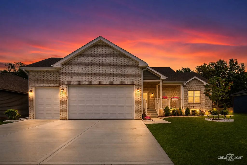 20929 Lakewoods Lane, Shorewood