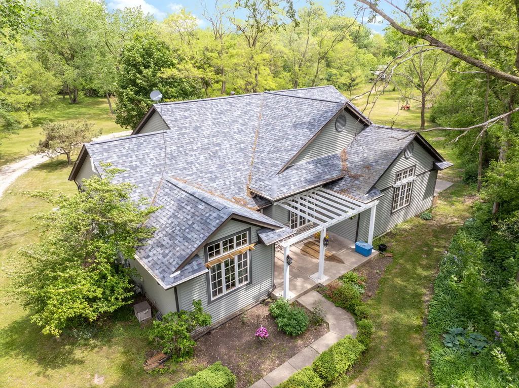 2391 Newburg Road, Belvidere