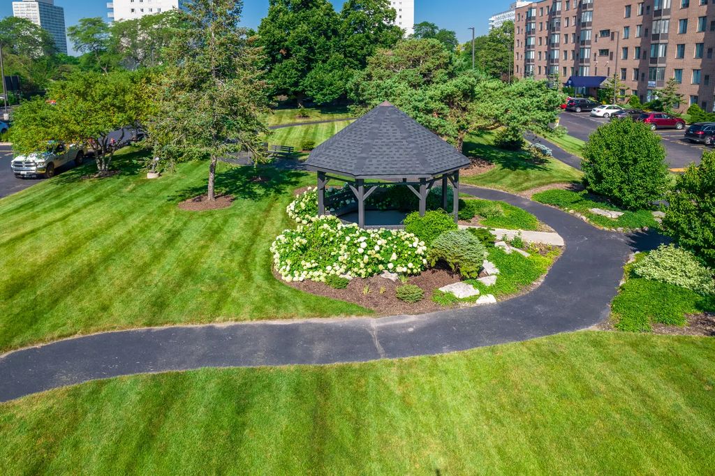637 E Woodland Park Avenue 402, Chicago